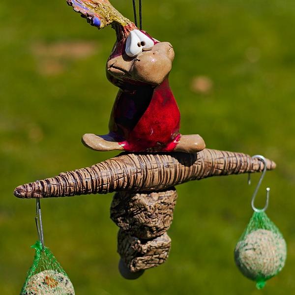 Futterstange mit Vogel 35 Euro in rot, blau und türkis